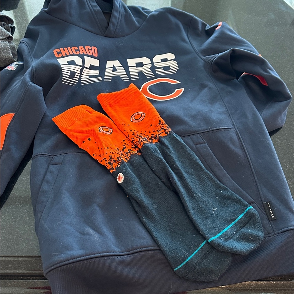 NFL Nike Chicago Bears Hoodie Size YL (14-16) with socks!!